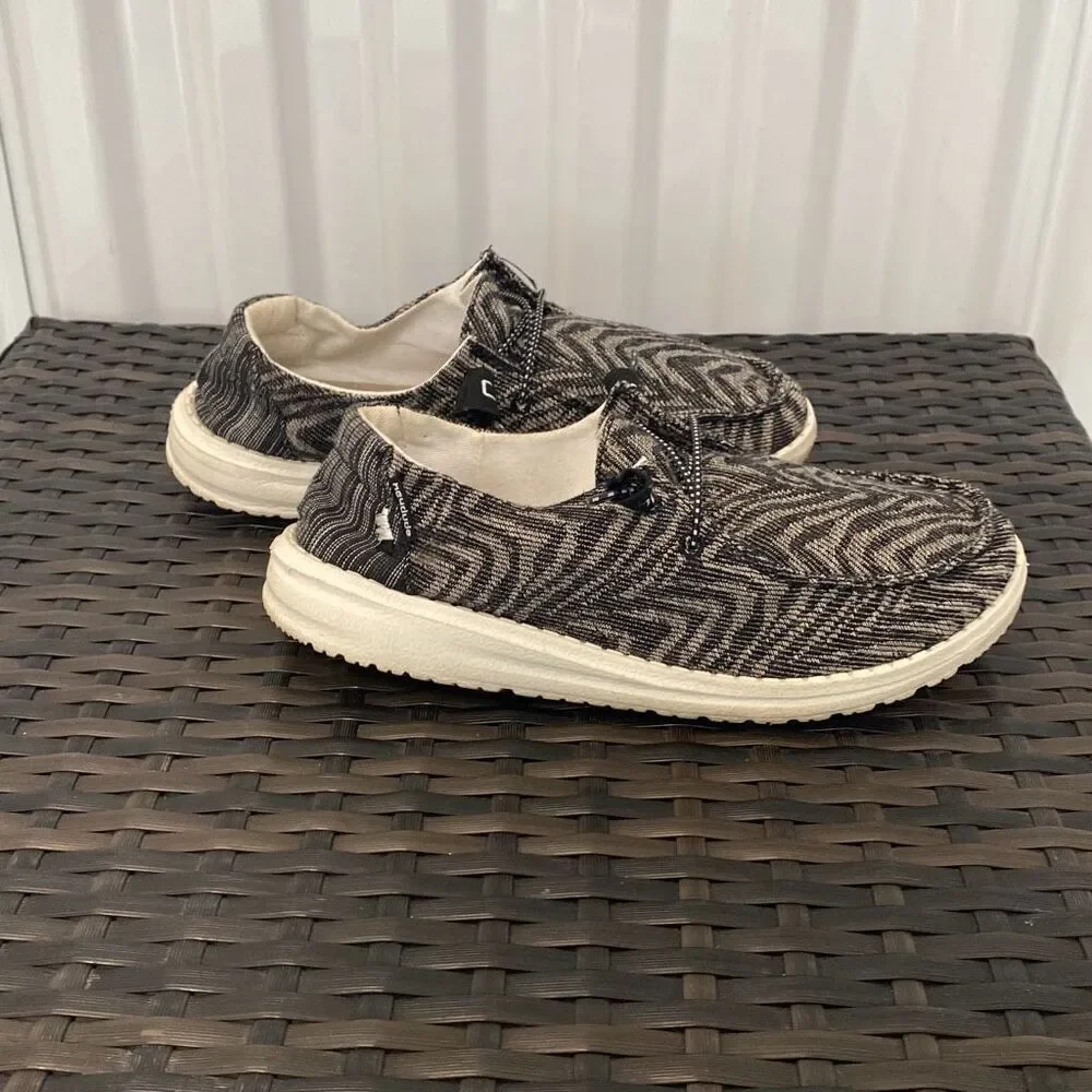Hey dude shoes Wendy woven zebra black stripe women’s size 6 ￼